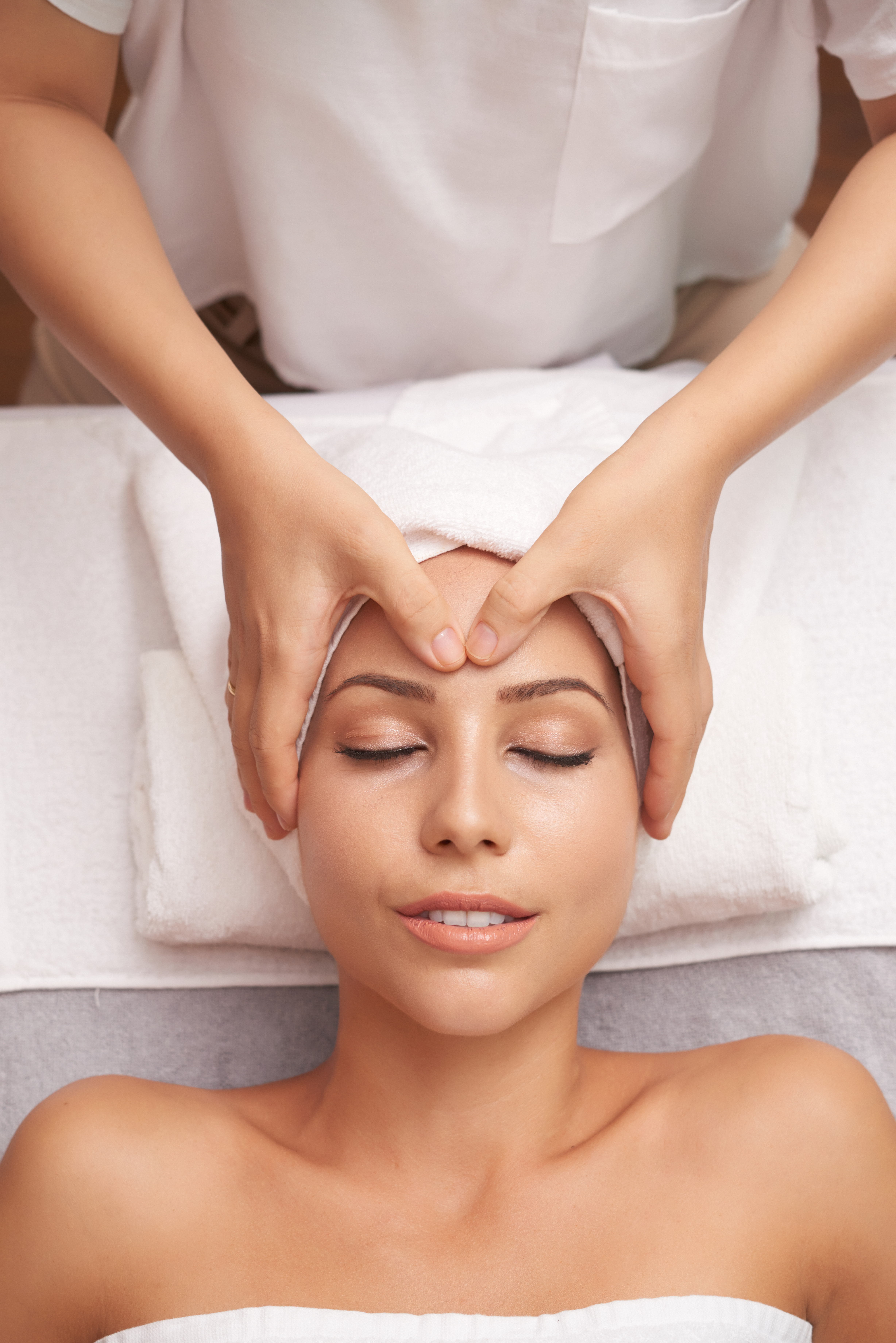 Masaje facial en spa de Bogotá