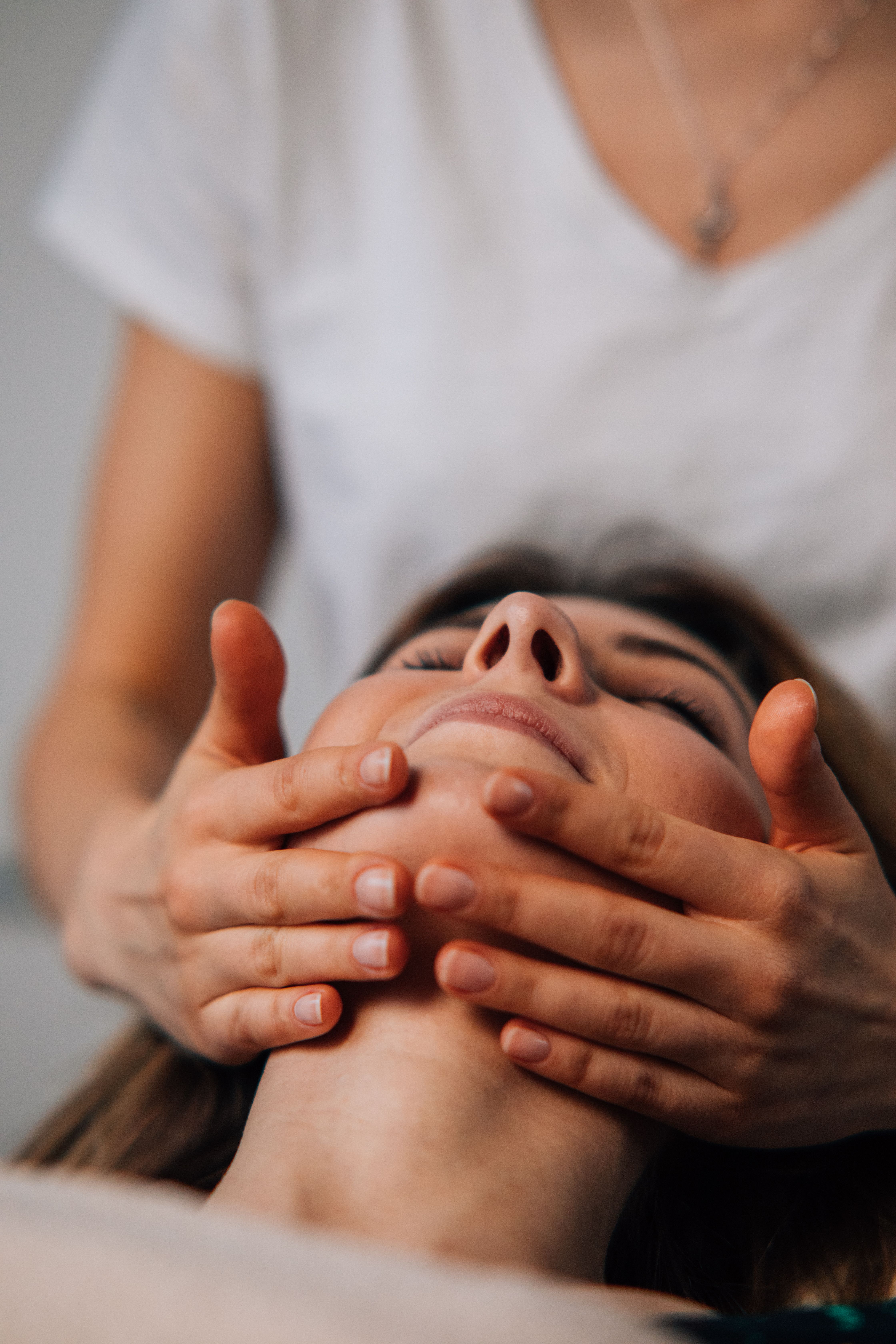 Masaje facial relajante en Bogotá