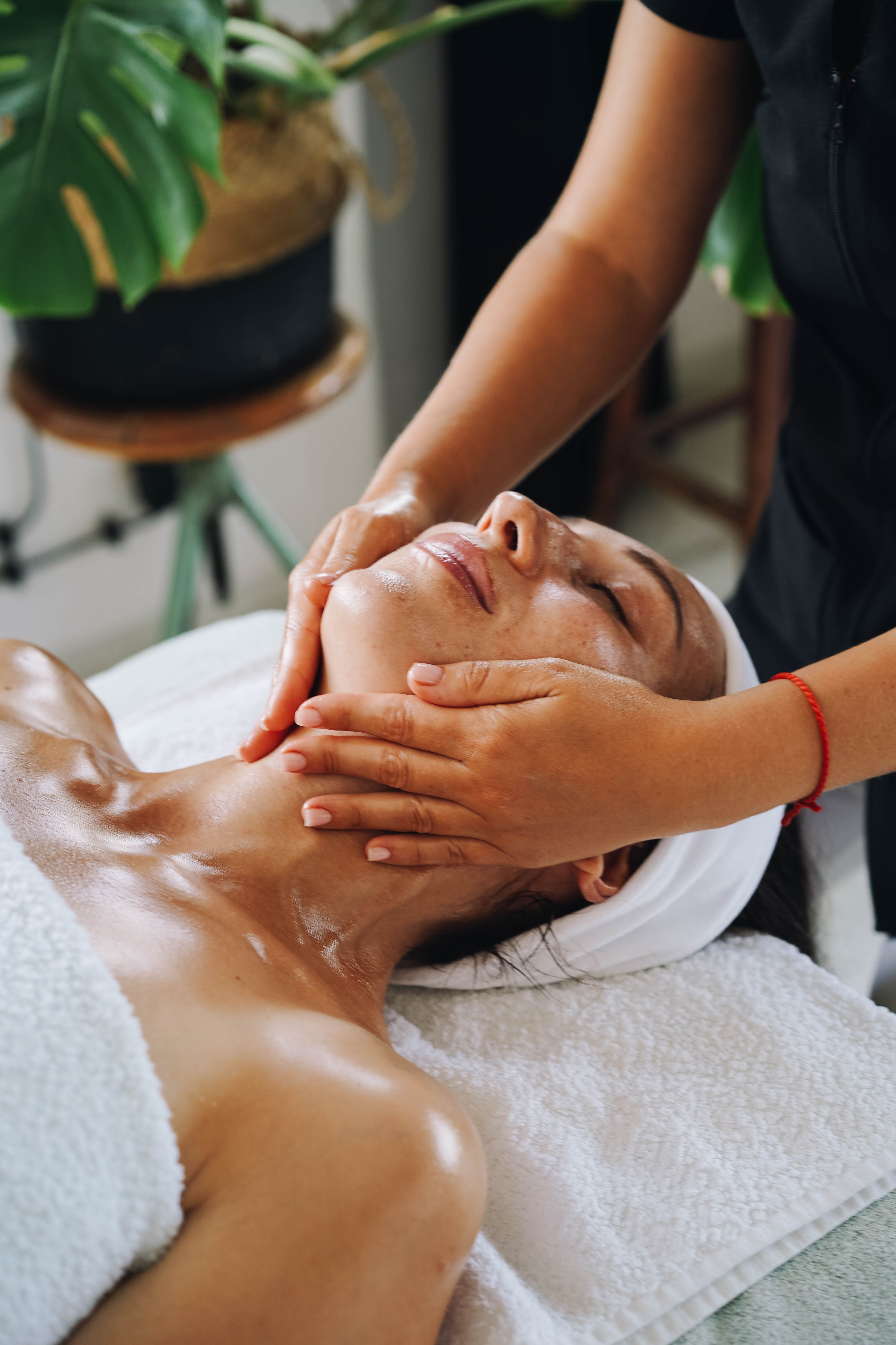 Masaje facial drenante en Seishun Estética Bogotá