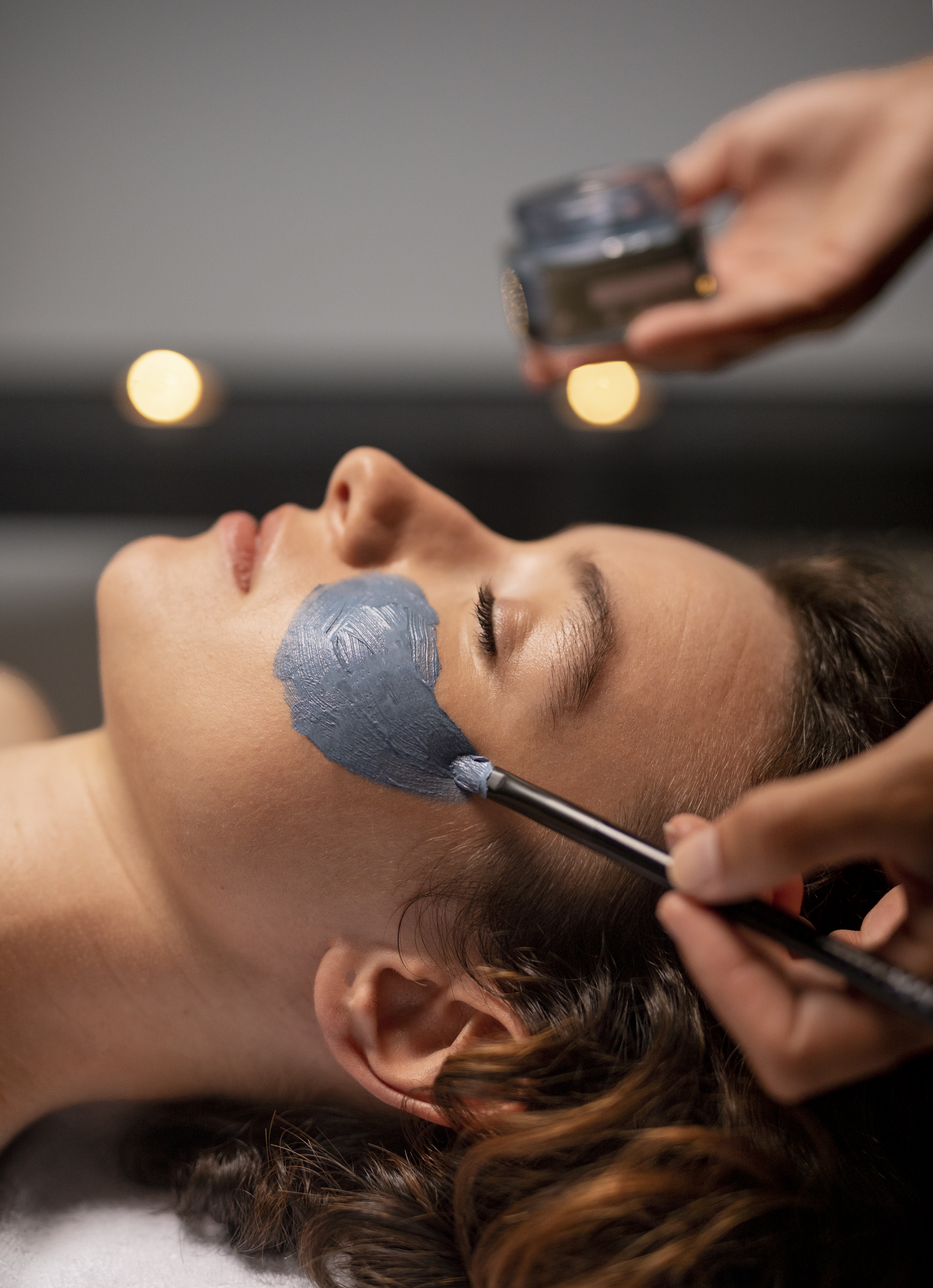 Cabina de tratamiento facial en Seishun Estética Bogotá